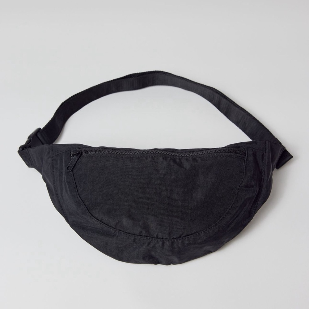 BAGGU crescent fanny pack